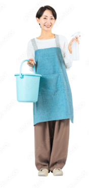 掃除道具を持つ女性の写真